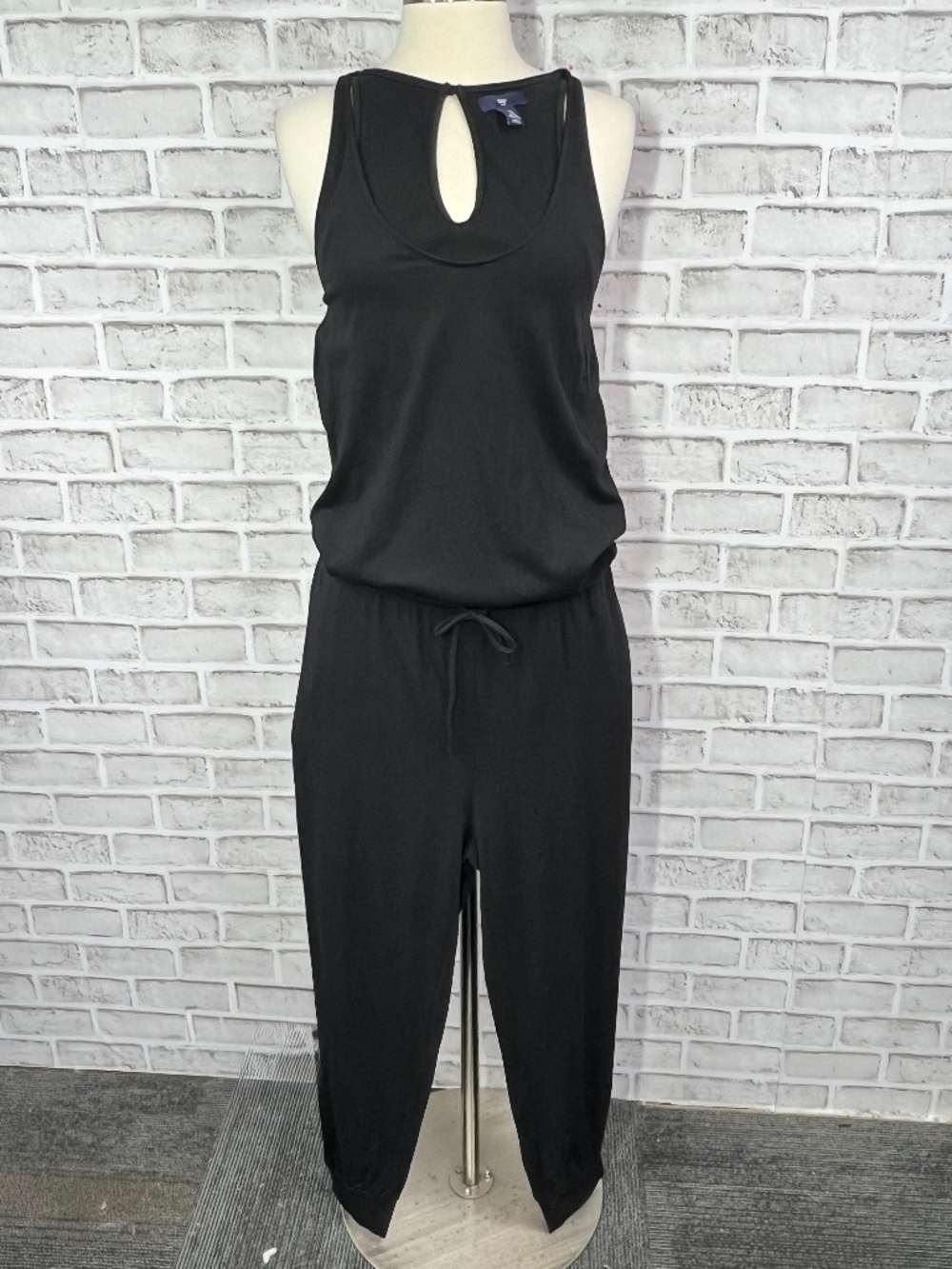 |•GAP•| Black Jogger Cuff Keyhole Back Jumpsuit Size Medium